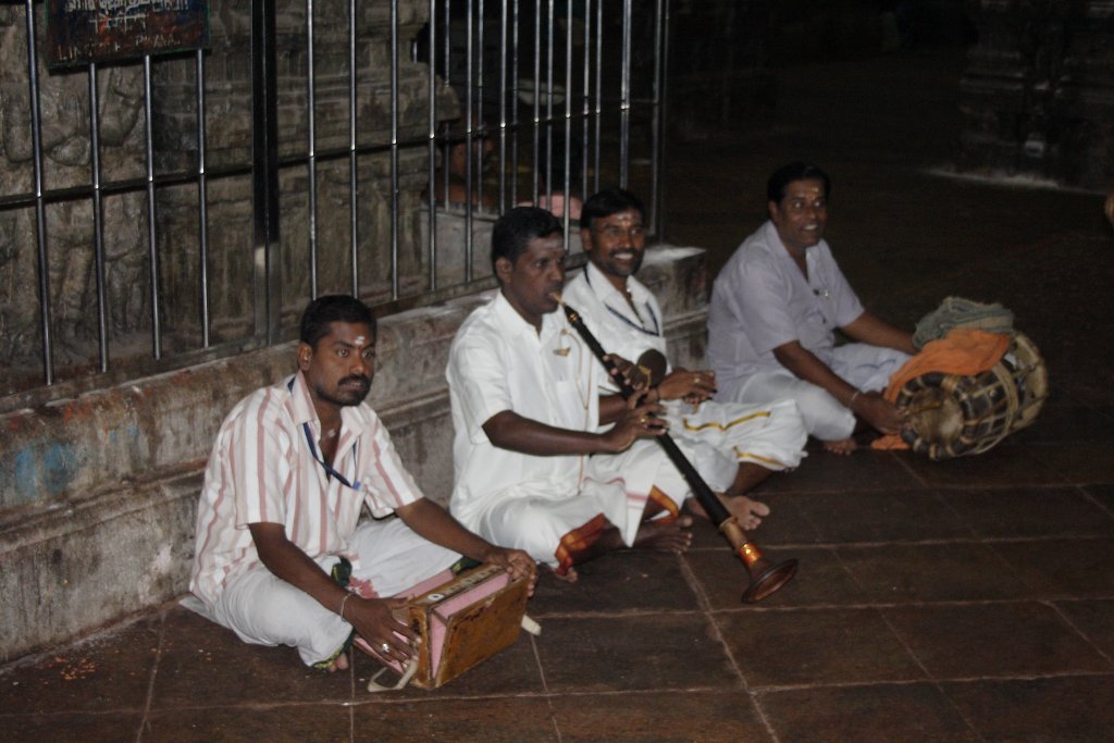 09-Indian temple band.jpg - Indian temple band